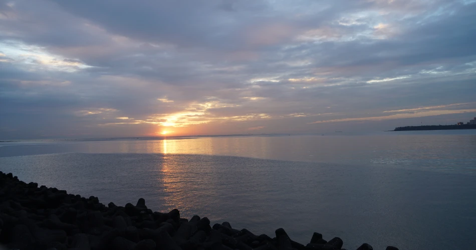 Best Sunset Spots Along Marine Drive, Mumbai