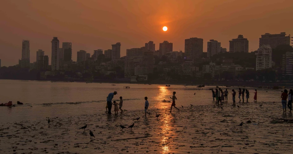 Best Sunset Spots Along Marine Drive, Mumbai
